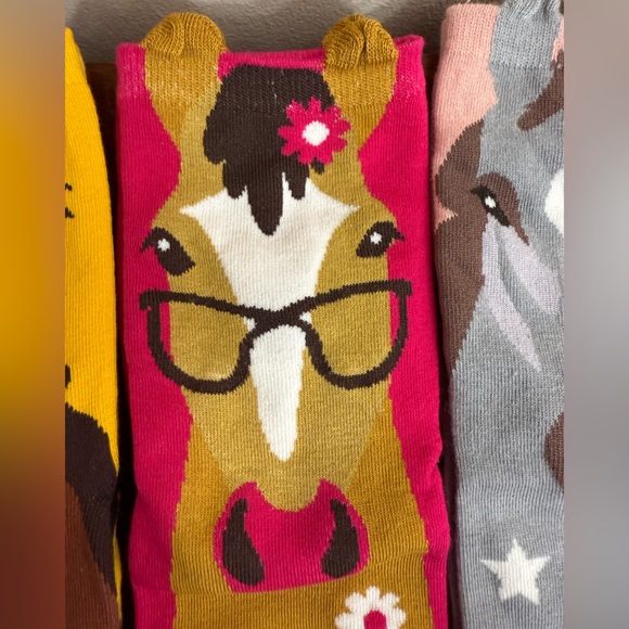 NEW 5 pairs horse print colorful crew socks women’s size 6-9.5 stocking stuffer - Picture 12 of 16